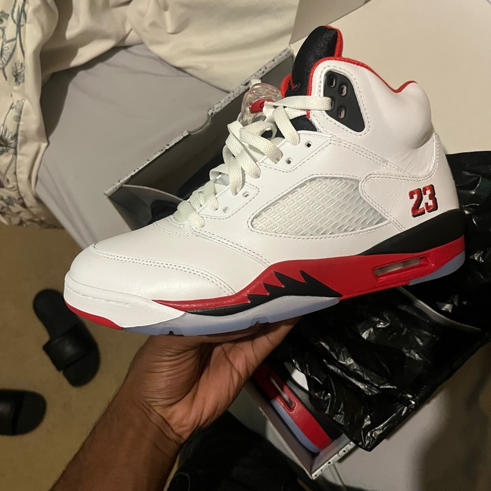 Jordan 5 Fire red